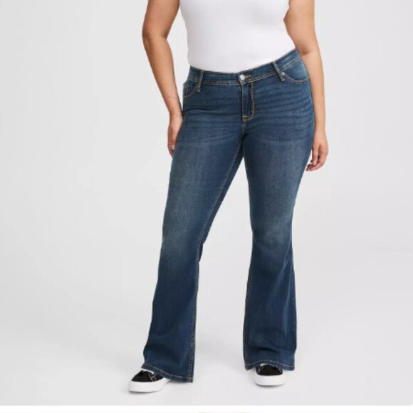 Torrid Size 28 Luxe Slim Boot Jean Mid Wash - Picture 1 of 12